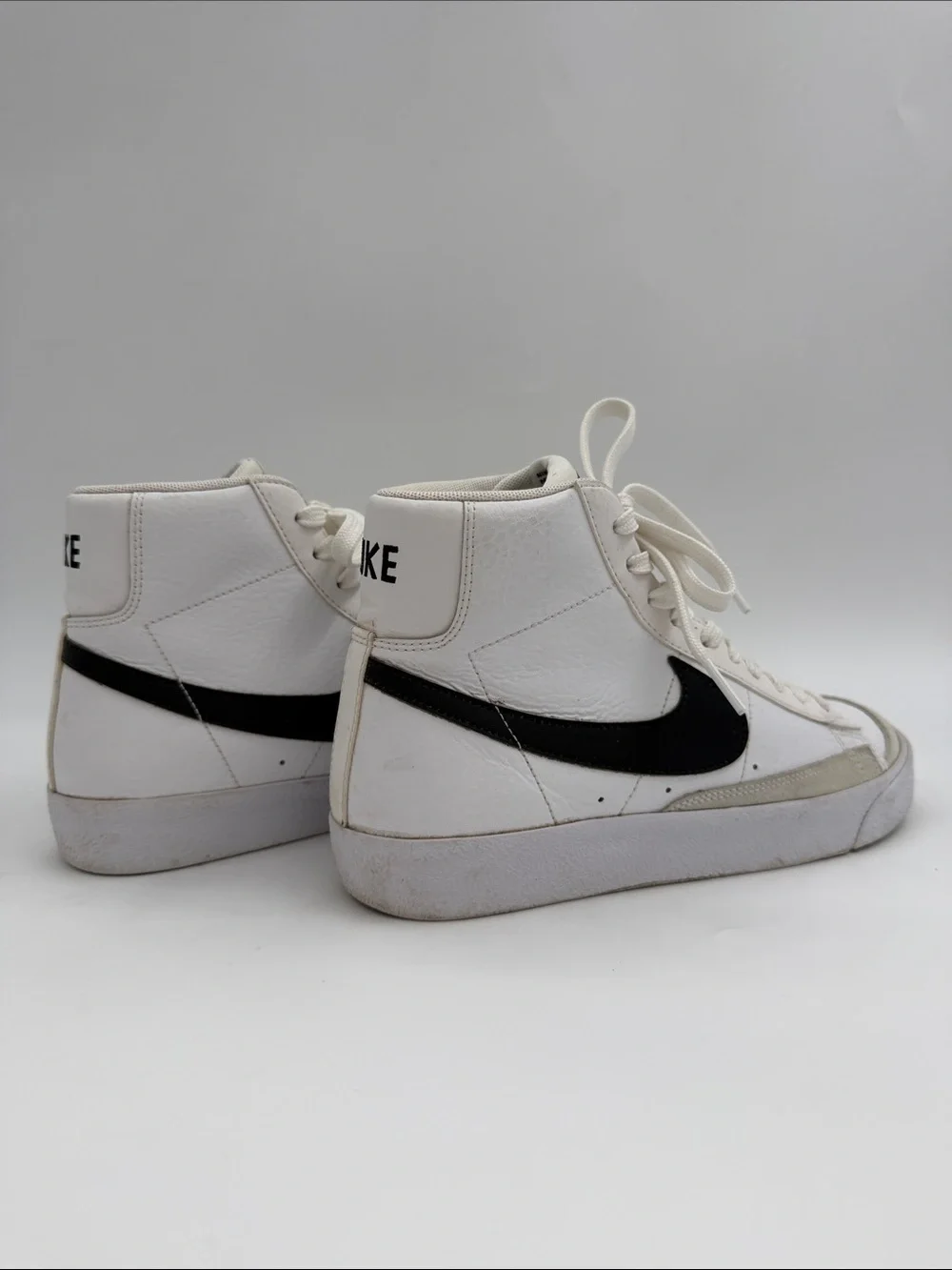 Nike Blazer Mid 77 White Black Athletic Shoes Sneaker DA4086-100 Youth Size 6
